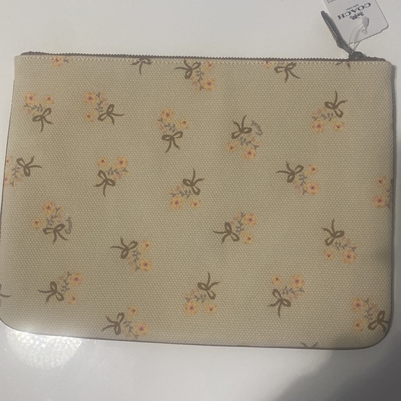 Coach Vandal Bear Collab Clutch - Picture 3 of 5